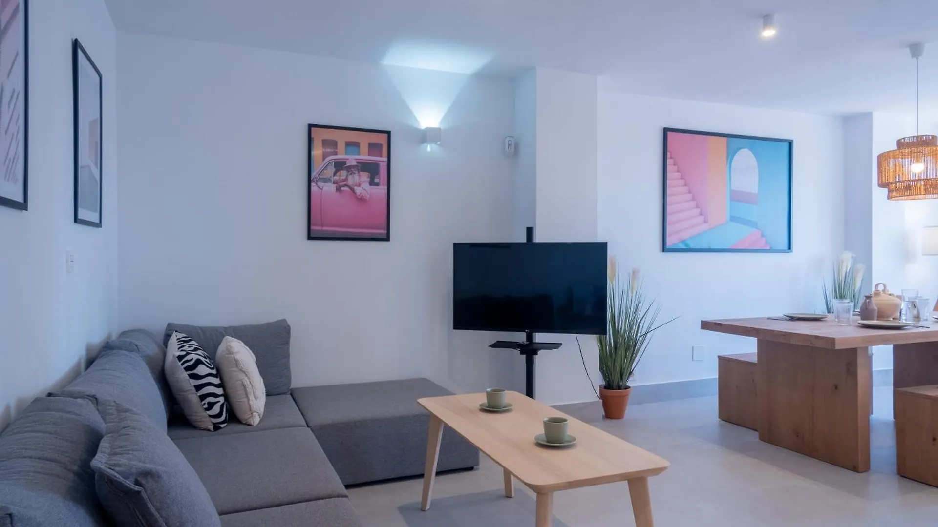 Bright Apartment With Views 3 Bedrooms 2 Bathrooms location